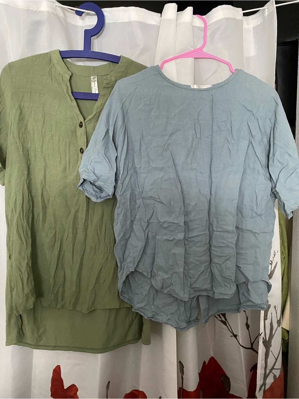 Bundle of Size M Loose Fitting Tops - Perception Concept and Avec el.